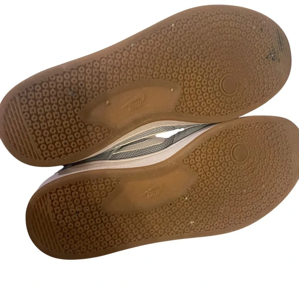 Nike SB Alleyoop Suede Sneakers - Picture 6 of 7